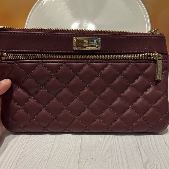 Michael Kors Quilted Wristlet - Picture 1 of 8